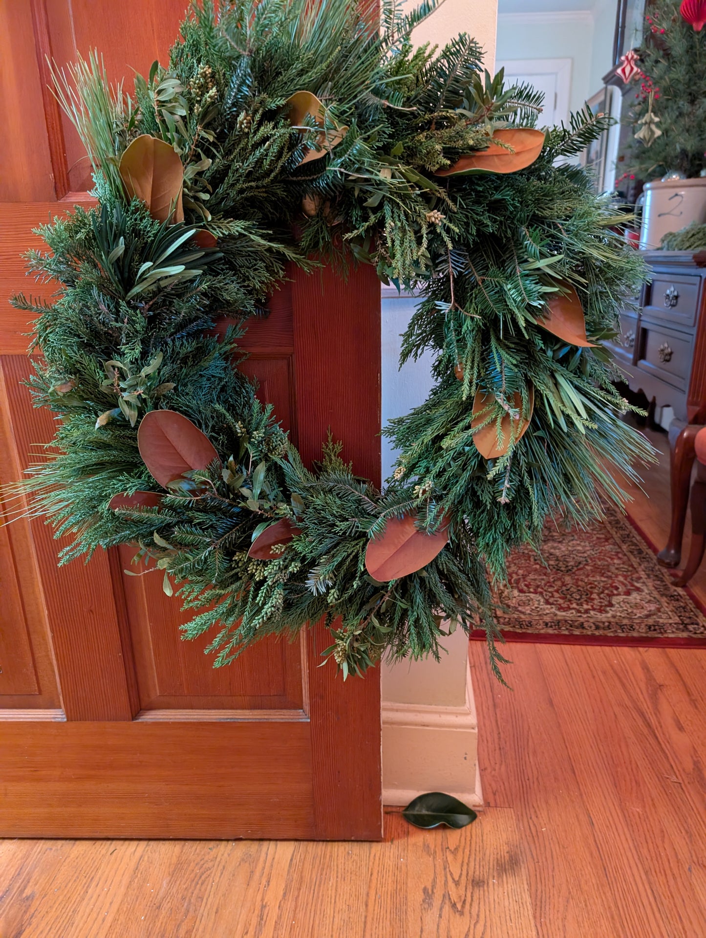 The Classic Lucknow Southern Fresh Evergreens/Magnolia Wreath