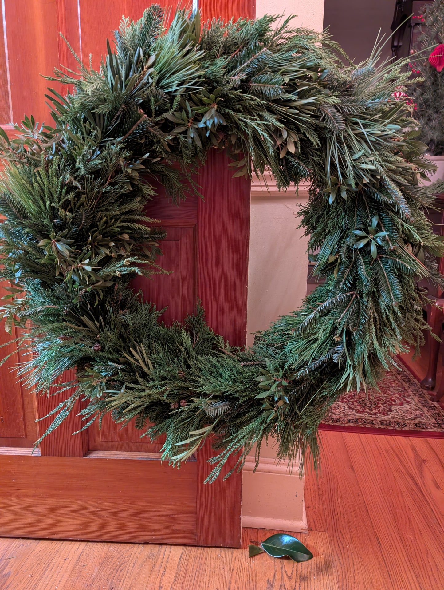 The Classic Lucknow Southern Fresh Evergreens/Magnolia Wreath